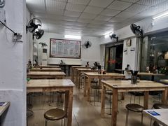 大堂-波记美食煲仔饭蒸饭(客村店)