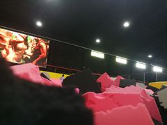 -嘿哟动霸CHUA·新潮玩运动娱乐中心·蹦床滑冰团建乐园