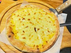 榴莲爱上芝士比萨-花腰餐吧Bistro烧烤 傣味(传媒大学店)