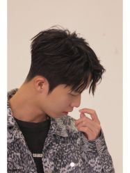 -一家只做男发烫染的店
