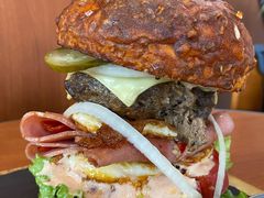 双蛋指椒牛肉汉堡-魏斯理汉堡(西安沣东吾悦店)