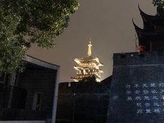 -吴山路夜市