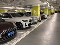 -前滩太古里木区停车场