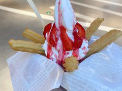 草莓圣代-CACOO CHURROS 咔酷吉事果(佛山天虹店)