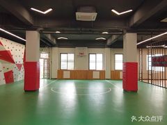 -悦动体能篮球羽毛球网球(三里河店)