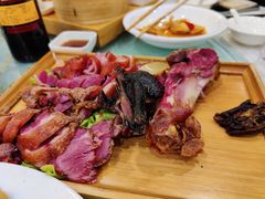 脆皮德国咸猪手-江南村酒家