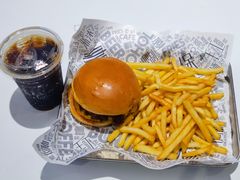 -TRIPS BURGER(大钟寺店)
