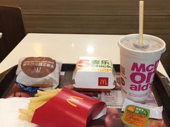 -麦当劳(轻轨曹杨路店)