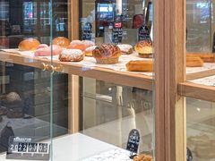 面包甜点陈列柜-大连铂尔曼酒店-铂尔曼美食廊 Pullman Deli