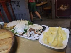 -万里闯关东铁锅炖菜馆(高新旗舰店)
