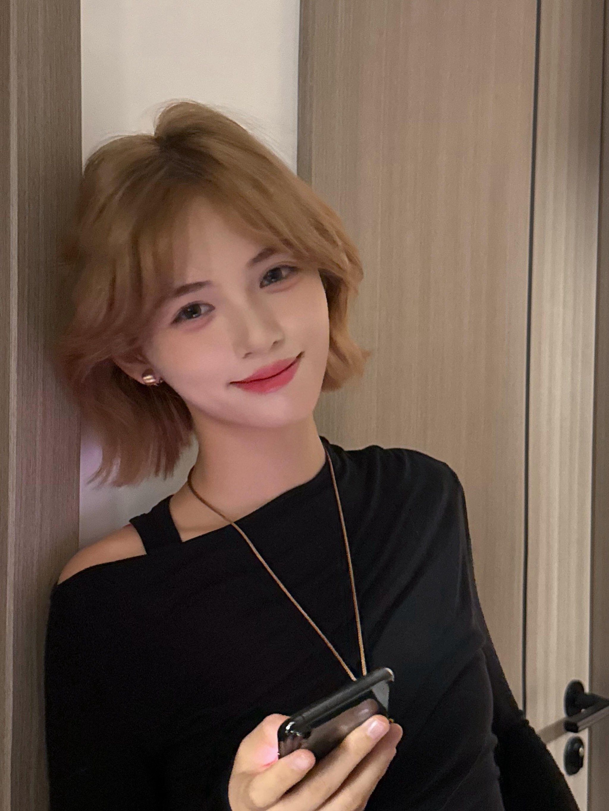 n
-下变温柔大姐姐了哈哈哈#短发#我的日常#来拍照了