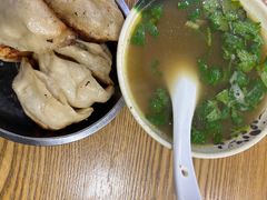 -黄阿姨锅贴大王(万航渡路店)