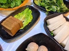 -鲜入围煮花胶鸡海鲜火锅