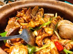 白贝土鱿啫鸡煲-大头唛·啫鸡煲.粤菜.专门店(289艺术园区店)