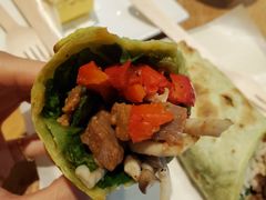 慢炖牛肉鲜蔬握不住大卷-星巴克(北京王府井店)