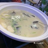 快餐品行业里面应该服务算好的，服务员也比较多