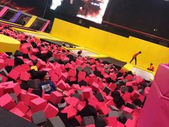 -嘿哟动霸CHUA·新潮玩运动娱乐中心·蹦床滑冰团建乐园