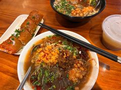 -爆炸头阿姨小四川正宗川味小吃(无任何分店)