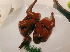 脆皮香烧乳鸽皇-汤城小厨•粤菜•靓汤(金融街店)