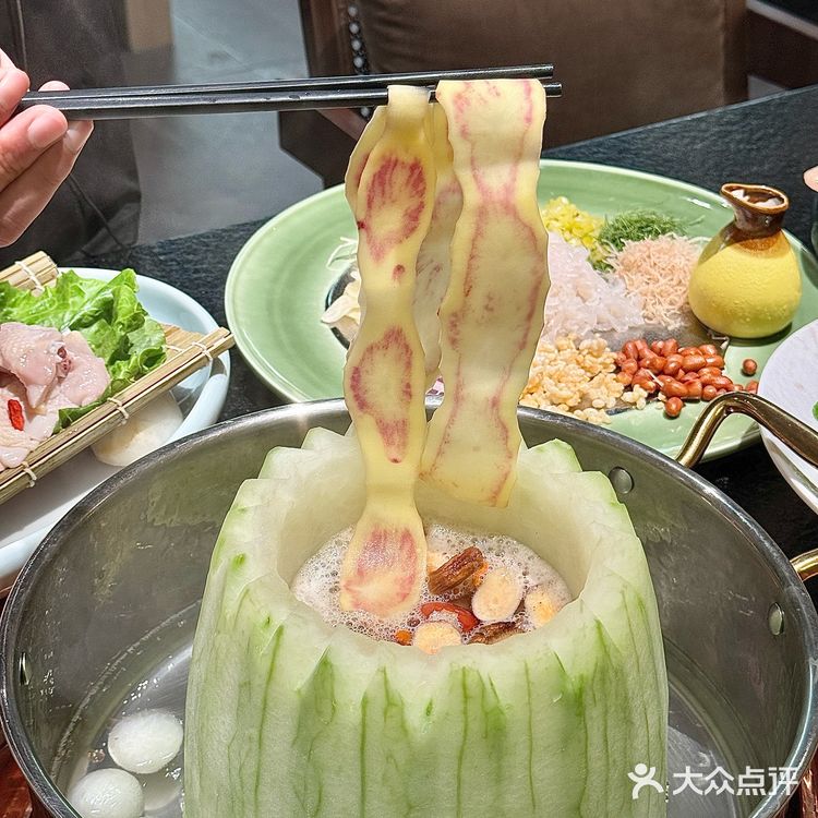 在深圳吃到鱼生界的南波万 就在后海……