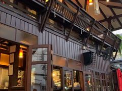 -Dash Teak House