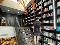 -钟书阁(松江泰晤士小镇店)