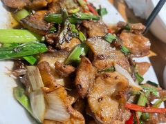 红糖馒头配秘制回锅肉-凯华海鲜火锅·传承三十六年