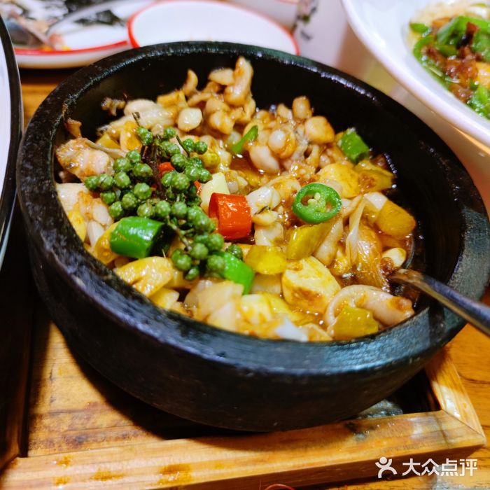 新白鹿餐厅(百联中环店)石锅牛蛙图片