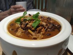 小鸡炖蘑菇-上关雪東北菜(中房金谊店)