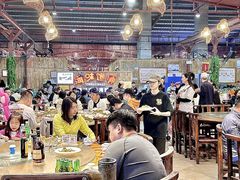 -三亚火车头万人海鲜广场