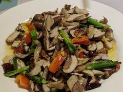 腊肉炒杂菌-翕庐小苑