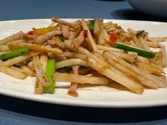 花生芽炒爽肉-宴周康·精致江浙菜(周浦店)