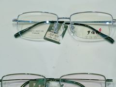 -罗伯特眼镜·蔡司官方授权(前海桂湾店)