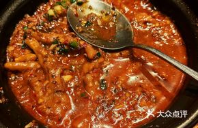 Spicy Glutinous Rice Chicken Feet in Pot