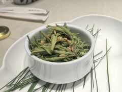 巧拌云南松针芽-悦融琥珀·京鲁菜·海味珍品(西单店)