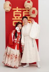 -雪中彩影婚纱摄影·微光艺术中心