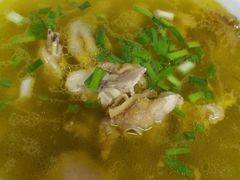 清炖鸡汤-根艺饭铺(二十年老店)
