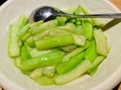 青豆烩丝瓜-滋色臻选川菜(北京坊旗舰店)