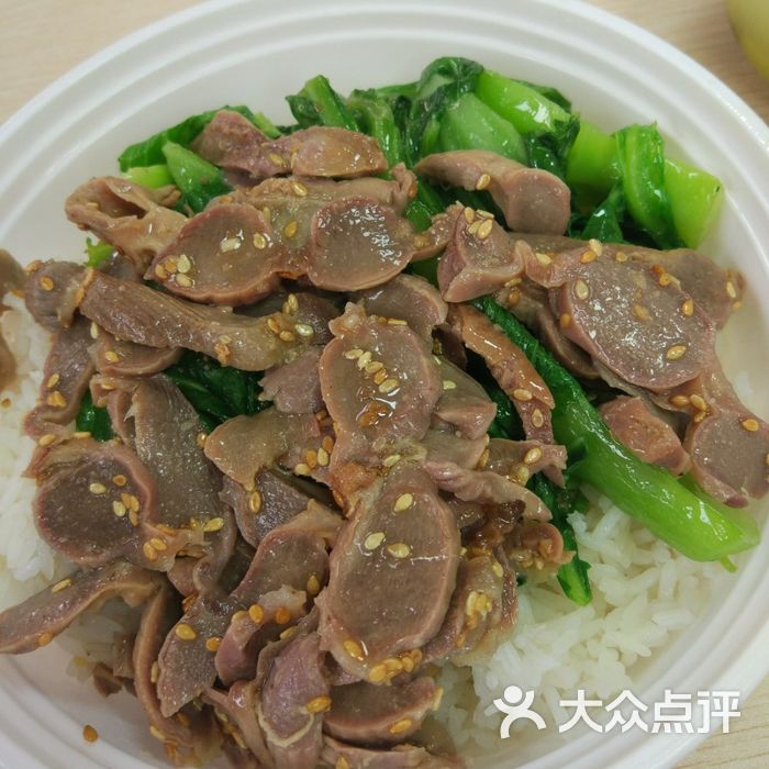 皇鹏烧鹅仔 爽脆盐焗鸡肾饭                 他们都叫我momo