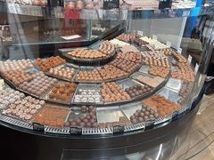 -Laderach 莱德拉(上海环贸iapm店)