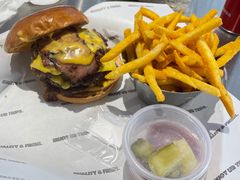 -TRIPS BURGER(大钟寺店)