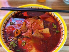 红油米线加豆皮-老字号杨坡红油米线腊汁肉夹馍(东四道巷店)