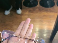-黄益静眼镜行