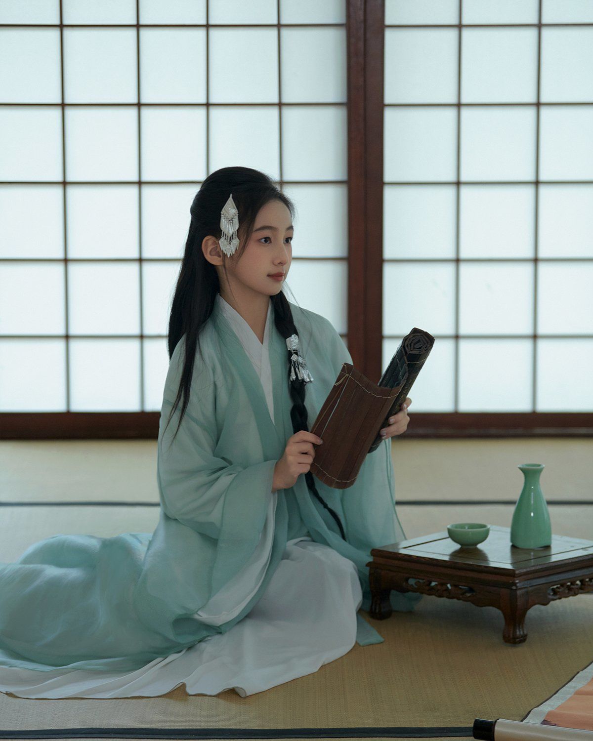 古代的书香世家的大小姐
一颦一笑都充满诗情画意
-
这样的古风