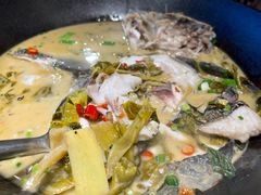 煎香酸菜半边鱼-渔悦潇湘·酸菜煮鱼(岳麓山店)