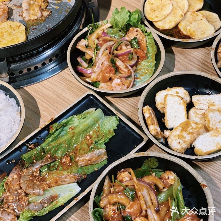 烤过之后还有肉汁,配上店里的蘸料,真的是一绝!
