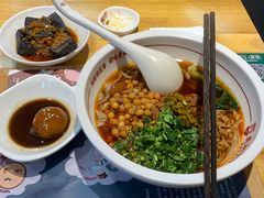 招牌红烧牛肉米粉-呷佬·长沙手工米粉(金沙江路店)