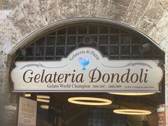 -Gelateria Dondoli