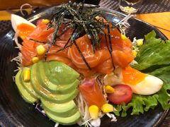 三文鱼牛油果沙拉-百步拉面