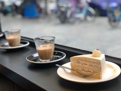 玫瑰荔枝奶油蛋糕-black rainbow coffee